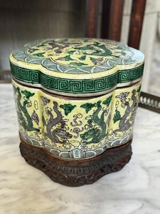 19th Century Porcelain Republic Era Kangxi Style Famille Verde Biscuit Box - Picture 1 of 11