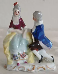 Capodimonte piccola statuina coppia corteggiamento porcellana alta 2,5" vintage - Foto 1 di 15