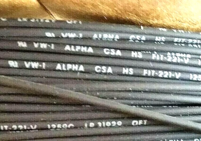 Tubo termorretráctil negro Alpha Wire FIT 221-V 3/64", funda de cable termorretráctil de 16' Foto 1 de 4