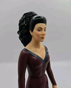Figurina Star Trek The Next Generation 10" 1992 "CONSULENTE DEANNA TROI" con supporto - Foto 1 di 8