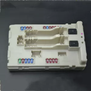 Caja de fusibles de unidad de control del motor para Nissan Altima 284B7-1AA0A 2007-2010 STOCK EN EE. UU. - Imagen 1 de 4