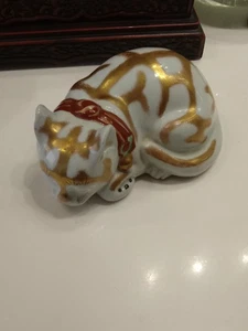 Antique Japanese Kutani White Red Gold Sleeping Cat Figure 6x4x3 Inches - Picture 1 of 4