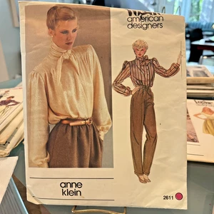 KOSTENLOSER VERSAND! 2611 Vogue Patterns American Designer Anne Klein Gr. 10 Bluse 80er Jahre - Bild 1 von 2