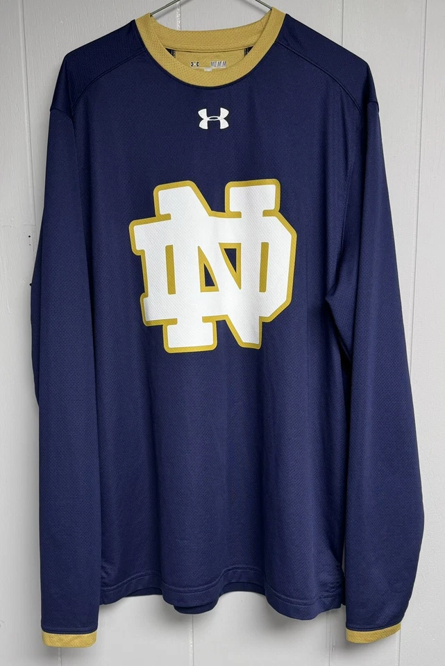 Notre Dame Under Armour Heat Gear Manga Larga Serigrafía ND Suelto Hombres MD Foto 1 de 4