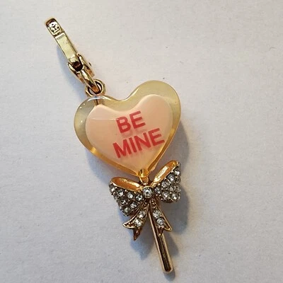Dije de piruleta en forma de corazón Juicy Couture 2012 edición limitada “Be Mine” nuevo en caja nuevo con etiquetas Foto 1 de 4