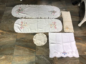 VINTAGE LOT OF  5 VARIOUS SIZES AND COLORS/CROCHET/EMBROIDERY RUNNERS TOWEL - Picture 1 of 10