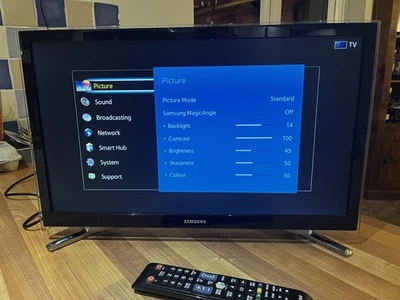Samsung UE22H5600AK 22 inch Smart HD LED TV - Image 1 of 4