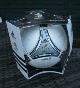 ADIDAS UEFA EURO 2012 - TANGO 12 FINALE OFFICIAL MATCH BALL FOOTBALL - #212.A1D - Picture 1 of 10