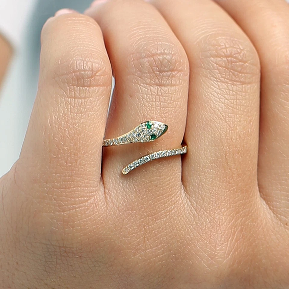 Anillo de serpiente de diamantes de 0,15 quilates de oro blanco de 14 quilates con diamante natural Foto 1 de 4