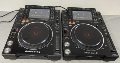 - PAIR - Pioneer CDJ-2000NXS2 CDJ Rekordbox DJ Turntables - With Boxes - Image 1 of 4