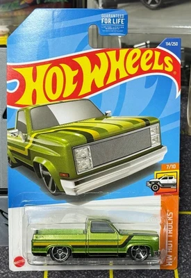 Chevy Silverado 2022 Hot Wheels verde '83 carrocería cuadrada HW Hot Trucks Foto 1 de 3