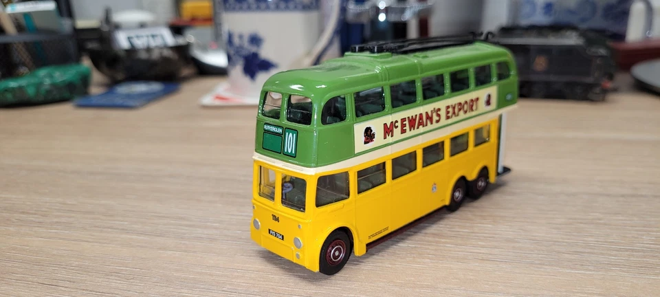 Beatties / Corgi OOC 43709 BUT9641T 3 Axle Trolleybus Glasgow Corporation 1/76 - Image 1 of 4