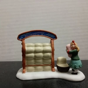 Department 56 The Perfect Pillow Dickens Village Figurine 4050935 - Picture 1 of 4