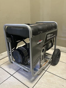 Briggs & Stratton portable generator 5550 Watts - Picture 1 of 5