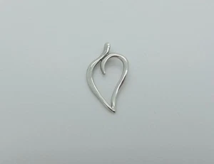 Colgante a corazón abierto genuino Tiffany & Co 1987 - Imagen 1 de 3