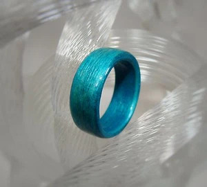 Meerblau gefärbter Birkenholzring ~ Bugholzring ~ Handarbeit auf Bestellung ~ Unisex - Bild 1 von 5
