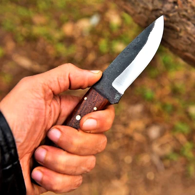 Cuchillo desollador de caza hecho a mano personalizado hoja de acero de alto carbono mango de madera 2924 Foto 1 de 4