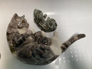 Enormous Winstanley Tabby cat size & & small 'kitten' 25+ years old exc cond - Picture 1 of 19