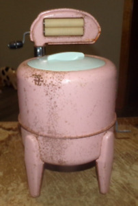 vintage wolverine pink DeLuxe washing machine toy rusty used