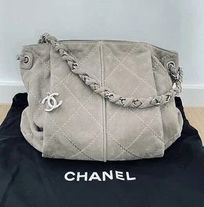 Graue CHANEL Tasche aus Veloursleder - Neu - Bild 1 von 15