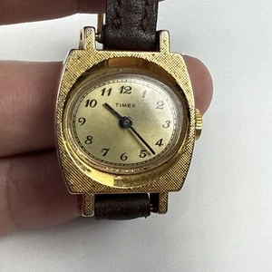 Timex Women's Vintage Wrist Watch 1970's Manual Wind - Picture 1 of 5