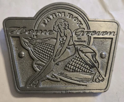 Niño de granja niña pinup cultivada en casa sentada en maíz México  Foto 1 de 2