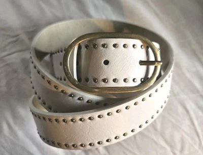 Новый с Ярлыками время и Tru слоновой кости ремень с золотой металлический гвоздики. Размер 2XL искусственная кожа 48 дюймов - Изображение 1 из 4