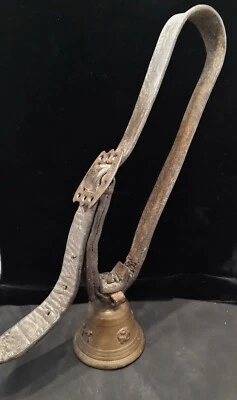 Cloche  Bonze Collier de chien de troupeau ancien montagne art populaire clarine - Photo 1/4