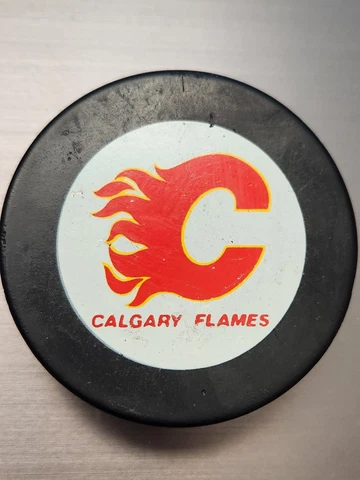 Calgary Flames VICEROY Vintage Official NHL Hockey Puck (Made In Canada) Cover