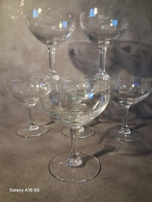 Ancien lot de 🍾 9 coupes à champagne 🍾 en cristal gravé 🍾 vintage - Photo 1/4