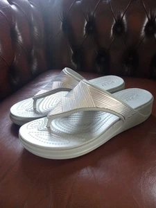 Crocs - Dual Comfort Grey toe-post wedge sandals - size 9 - Picture 1 of 6