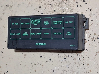 2000 2001 2002 年日产探路者英菲尼迪 QX4 熔断器继电器盒盖原始设备制造商 5W570 — 第 1/4 张图片