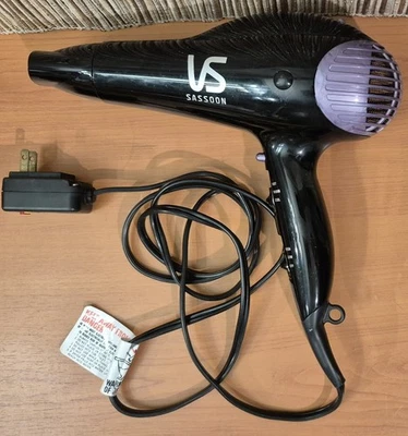 Secador de pelo iónico VS Vidal Sassoon modelo VS781 con accesorio concentrador Foto 1 de 4