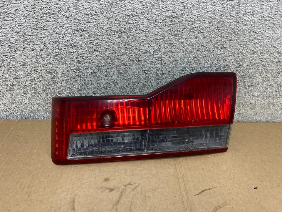 Luz trasera interior para pasajero derecho Honda Accord 2001 a 2002 sedán OEM V0991 DW Foto 1 de 4