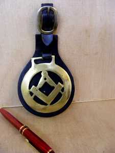 RARE VINTAGE MASONIC HORSE BRASS ON LEATHER BUCKLE STRAP - SQUARE AND COMPASS - Picture 1 of 8