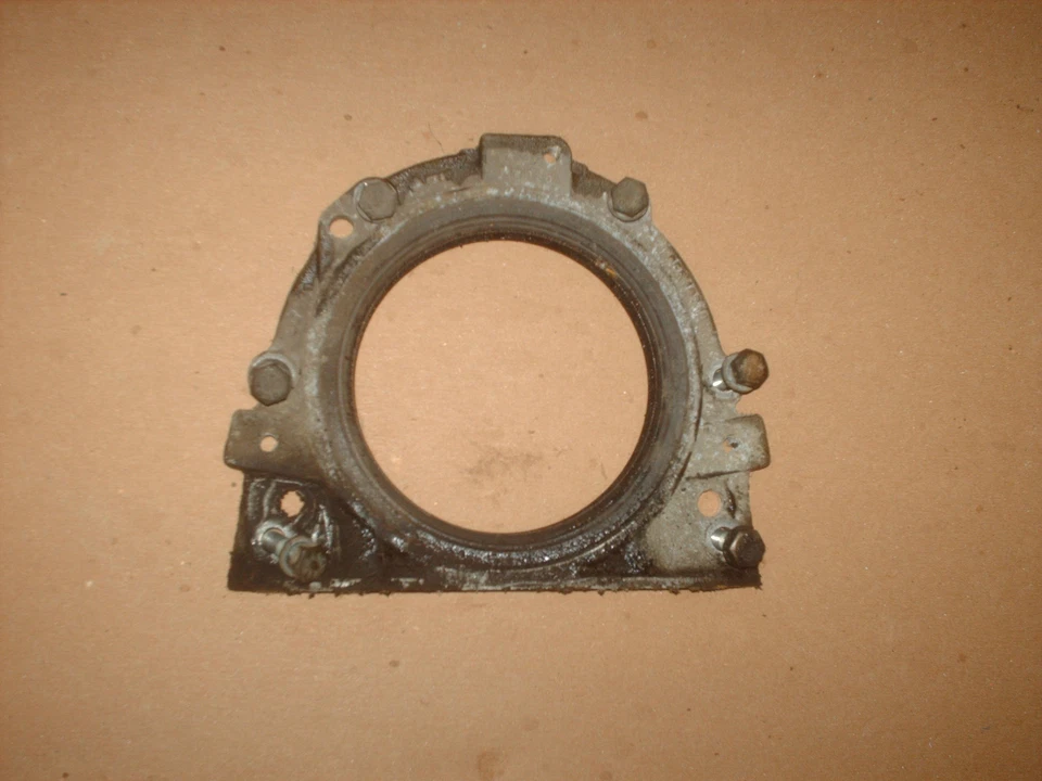 Soporte de sello principal trasero Audi 4000CS Quattro 2,2 L 5 cilindros 84 85 86 87 usado OEM Foto 1 de 1