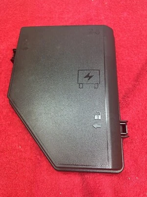 CUBIERTA TAPA CAJA FUSIBLES PANEL PRINCIPAL SUPERIOR MOTOR 3.6L GMC ACADIA 2007-2015 20832835 Foto 1 de 4