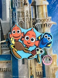 2025 Disney Parks Pixar Finding Nemo Marlin Dory Squirt Crush Rubber Magnet New - Picture 1 of 2