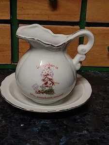 Vintage STRAWBERRY SHORTCAKE 1980 JUG & BASIN SET / RARE / Good Price - Picture 1 of 5
