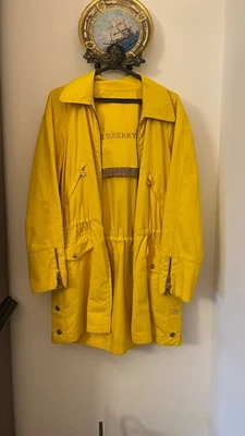 Gabardina Burberry mujer Foto 1 de 4