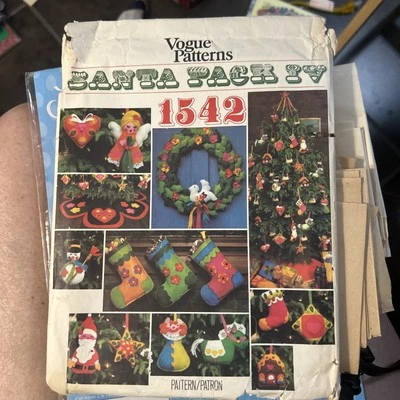 Vintage Vogue Patterns 1542 Santa Pack IV Uncut Felt Christmas Stocking Wreath ( - Image 1 of 4