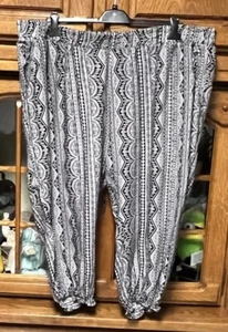 Janina 3/4 Sommerhose Schwarz/Weiß Gr.52/54 oder 56/58 Neu - Bild 1 von 2