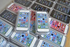 Apple ipod touch 5th Generation 16GB/32GB/64GB MP3 Player--(Sealed Unused)