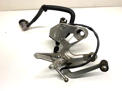 Juego trasero derecho Yamaha FJ09 2015-2016 con cilindro maestro Foto 1 de 4