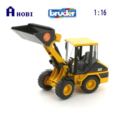 Bruder 1:16 Scale Cat® Wheel loader Model Toy Detachable Shovel - Image 1 of 2