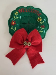 Vintage 1986 CHRISTMAS DOORKNOB Embroidered Welcome WREATH - Bild 1 von 6