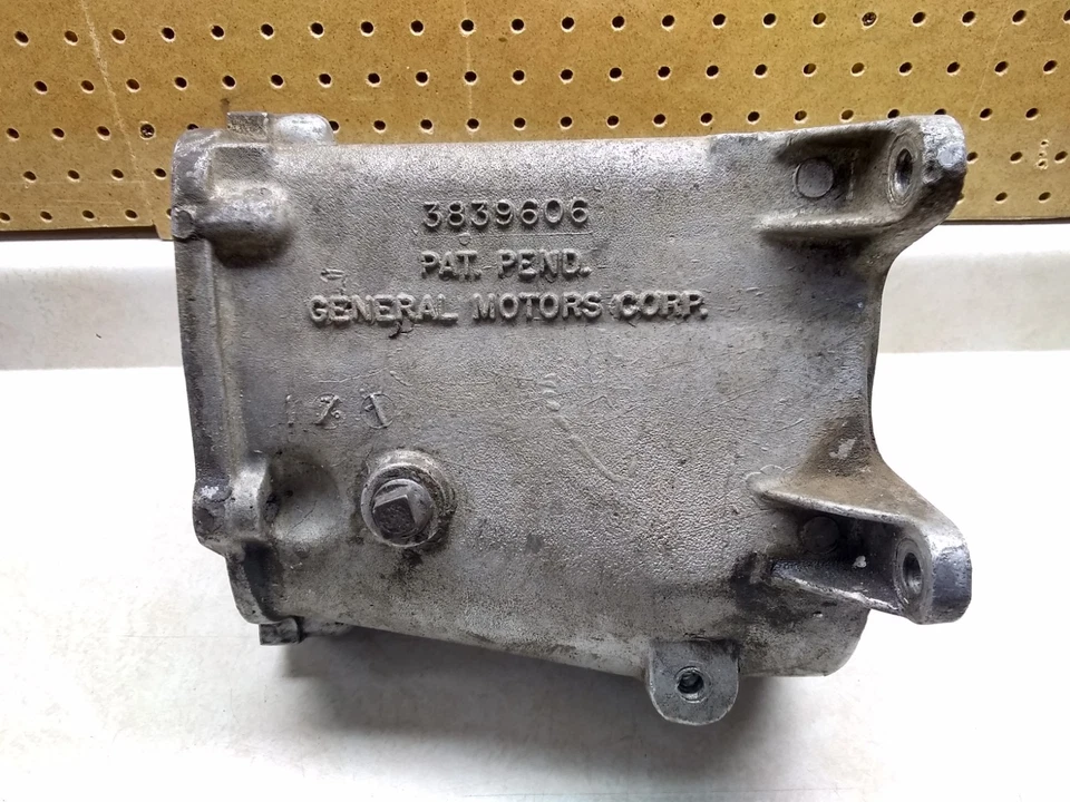 *RARO* Estuche Muncie # 3839606 usado de colección OEM GM 1963, VIN L, fecha P0807, Impala SS Foto 1 de 4