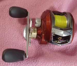 Pflueger Templar Baitcastrolle 7 Lager - Bild 1 von 11