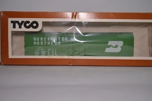 TYCO - HO - Burlington Northern Green Box Car  - Picture 1 of 1
