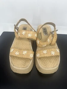 Vintage Y2K Soho Sandals Woven Daisy Floral Wedge No Size *Some Peeling* - Picture 1 of 8